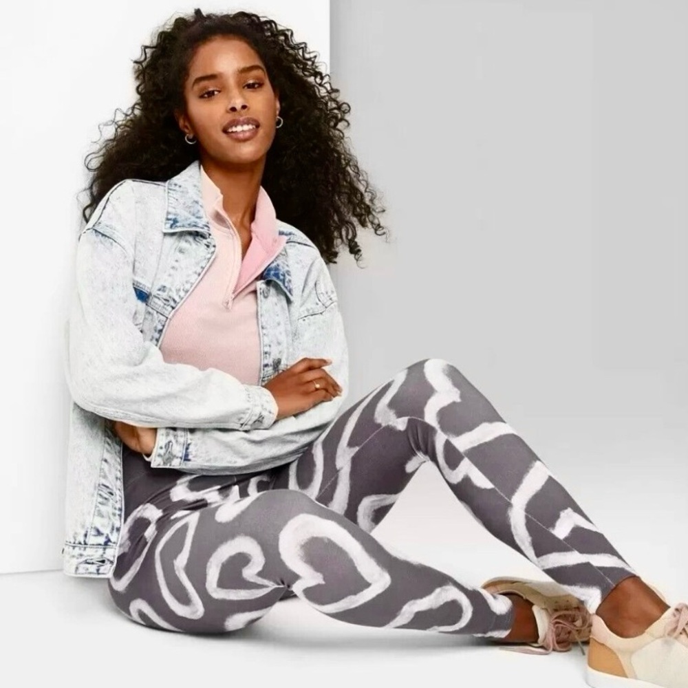 *NEW* Wild Fable Heart Print Leggings